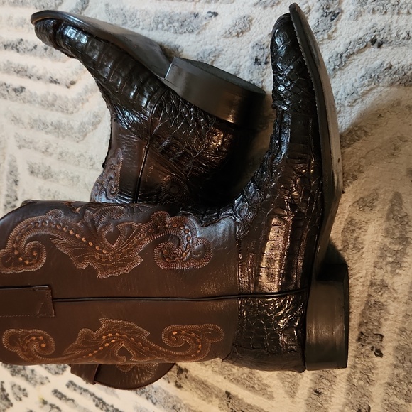 Boots - Picture 3 of 6